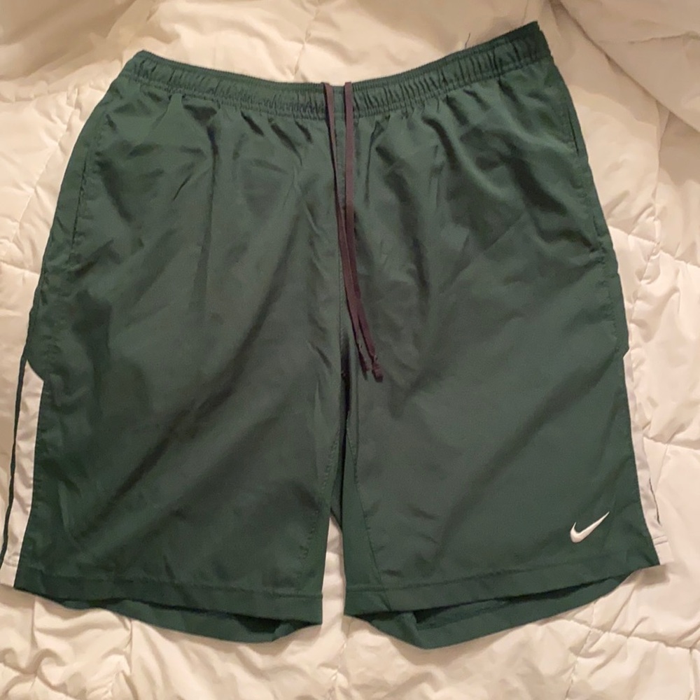 Nike size large Dri-fit with pockets & drawstring